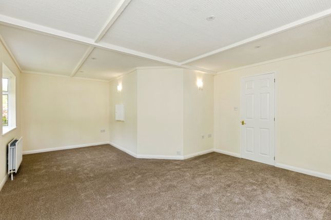 22, Woodpecker Way, Turners Hill photo 3