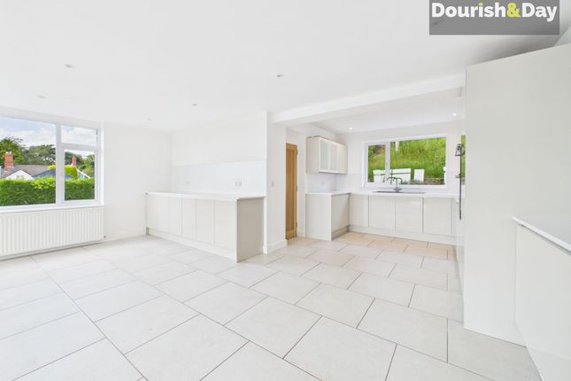 31 Kings Drive, Stafford photo 3