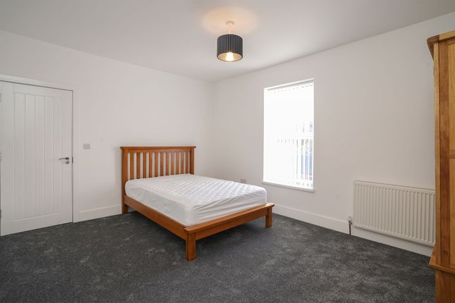 Room 2, 136 Loxley Road, Sheffield photo 2