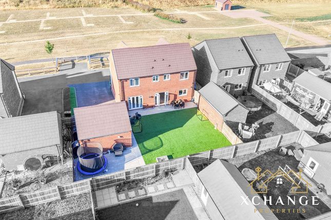 13 Windrower Close, Nuneaton photo 4
