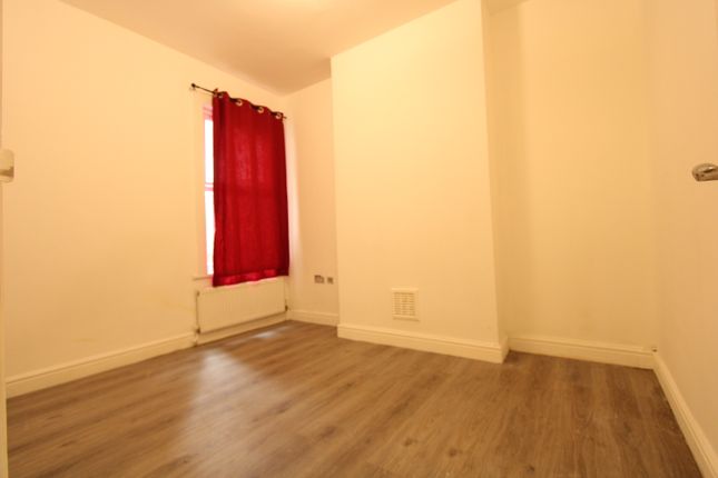 37, Miller Road, Colliers Wood photo 3