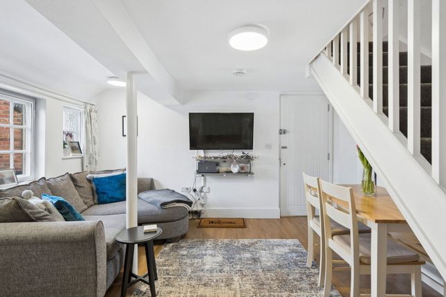 72,Flat 2, High Street, Rickmansworth photo 3