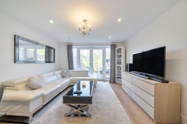 4, Swannells Walk, Rickmansworth photo 3