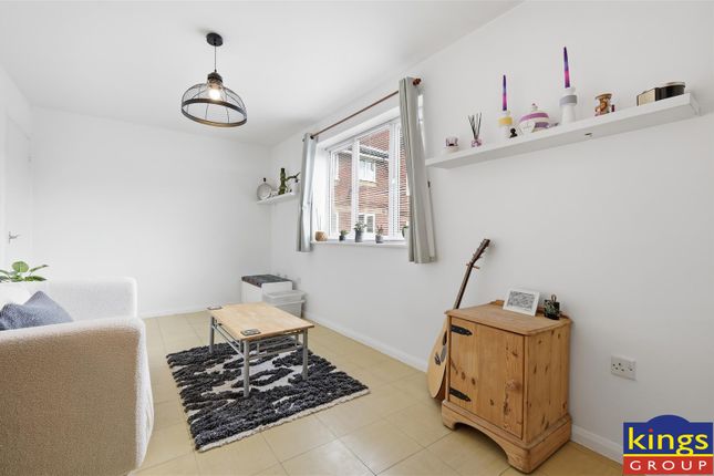 23, Liden Close, London photo 4