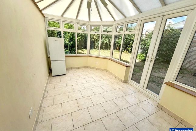 24 Oving Close, Luton photo 5