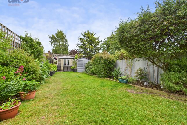 48 Lovelace Gardens, Southend-On-Sea, Essex photo 2