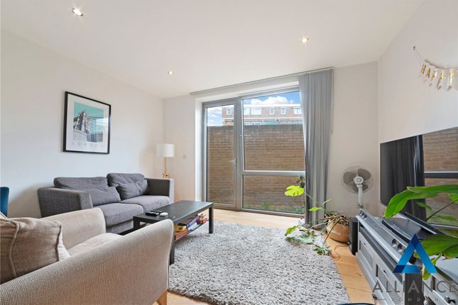 179, Bow Common Lane, London photo 5