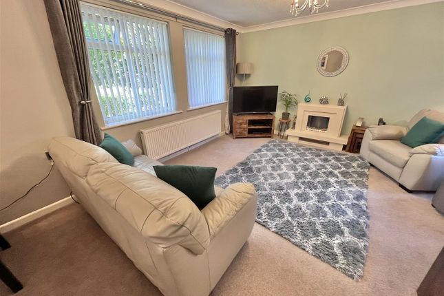 23, Nightingale Close, Wilmslow photo 2