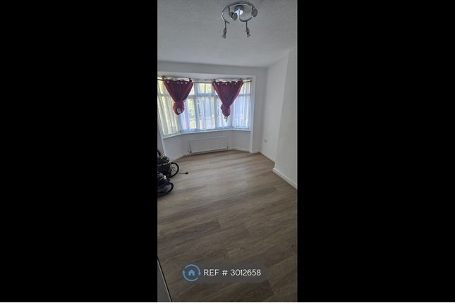 Methuen Close, Edgware photo 2