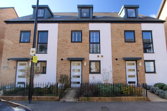 Town house for sale in Clark Drive, Yate
