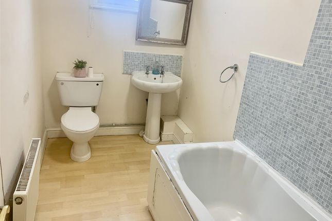 Flat 1, 146, Bath Street, Derbyshire photo 4