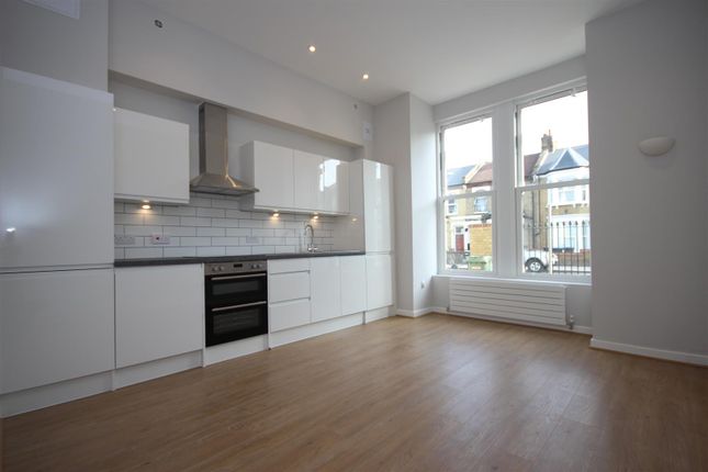 Flat to rent in Manor Park Road, London