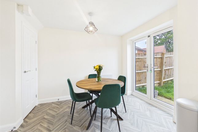 8, Pennings Close, Gloucester photo 4