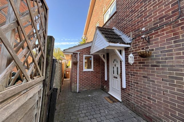 16, Wolversdene Close, Hampshire photo 2