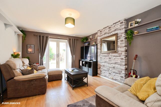 32, Lindsey Road, Uxbridge photo 2