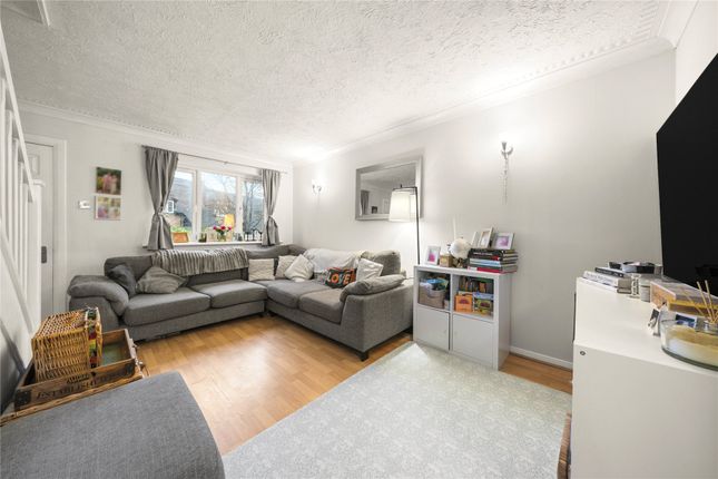 13, Williams Close, Surrey photo 2