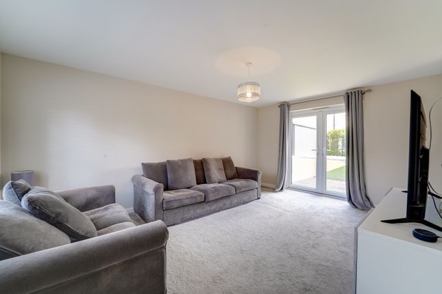 30, Walnut Tree Way, Shefford photo 3