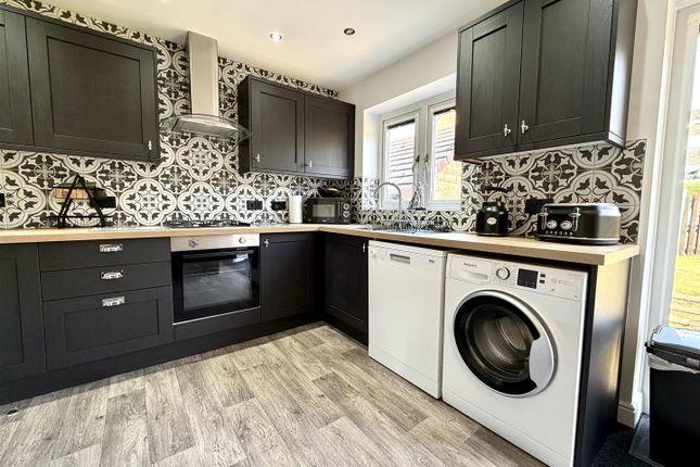 29, Highfell Rise, Keighley photo 4