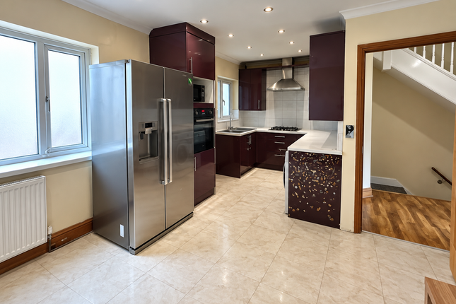 211A, Croydon Road, Caterham photo 2