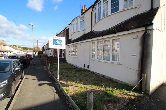 Thumbnail Flat to rent in Gladstone Road, Farnborough, Kent