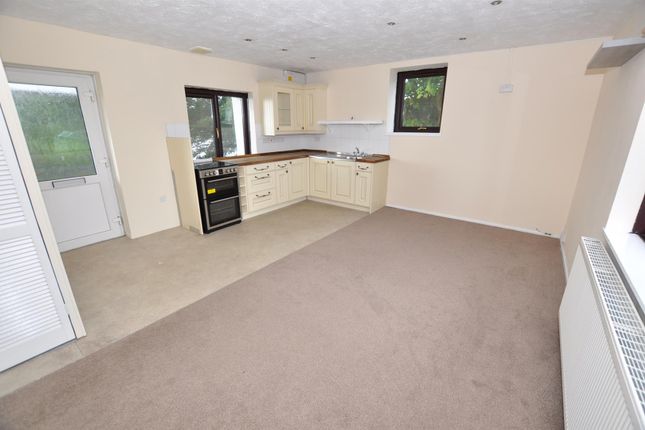 Flat to rent in St. Clears, Carmarthen