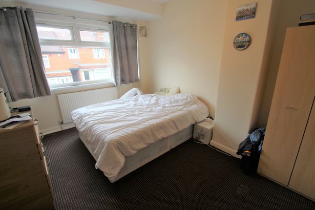 Welton Mount Hyde Park, Leeds photo 4