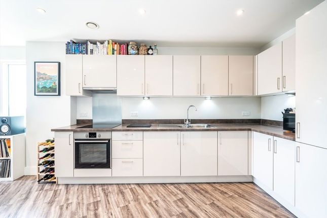 Flat 36, Ironmonger Court, White Bear Lane, Hounslow photo 3