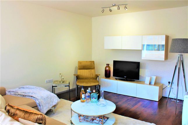 1-bed flat on Flat 24, 22, Dingley Road, London, £2,750/mo