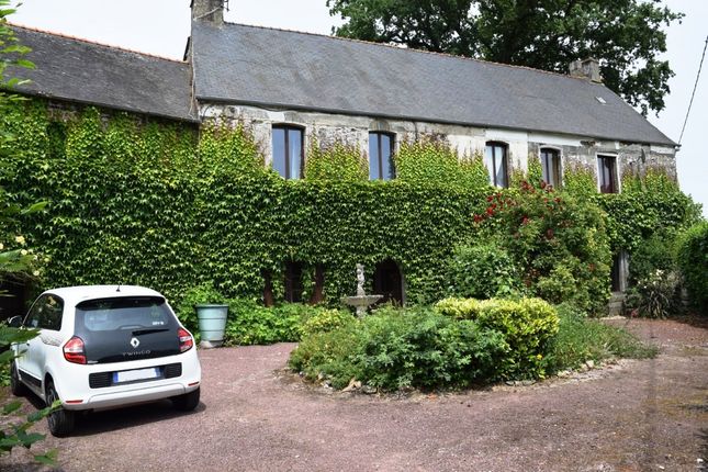 Detached house for sale in 22600 Loudéac, Brittany, France