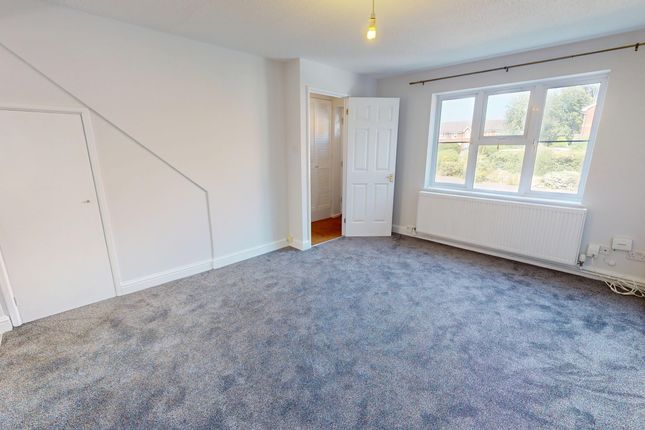 16, Sissinghurst Grove, Cheltenham, Glos photo 2