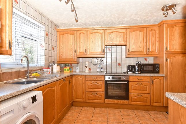 Claston Close, Dartford photo 3