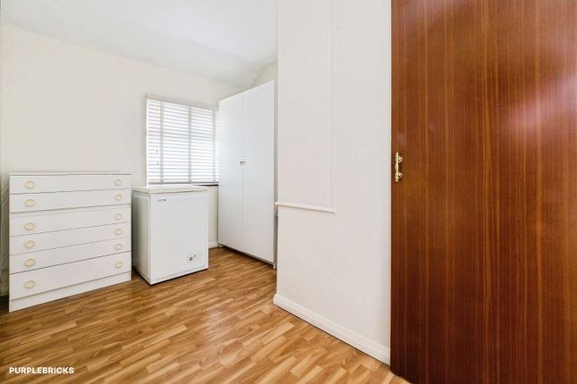 80, Hailsham Road, Romford photo 3