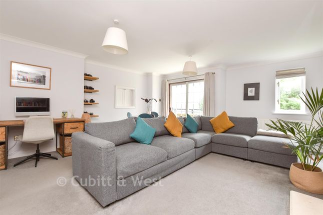 Wisley Court House, Highacre, Dorking photo 2