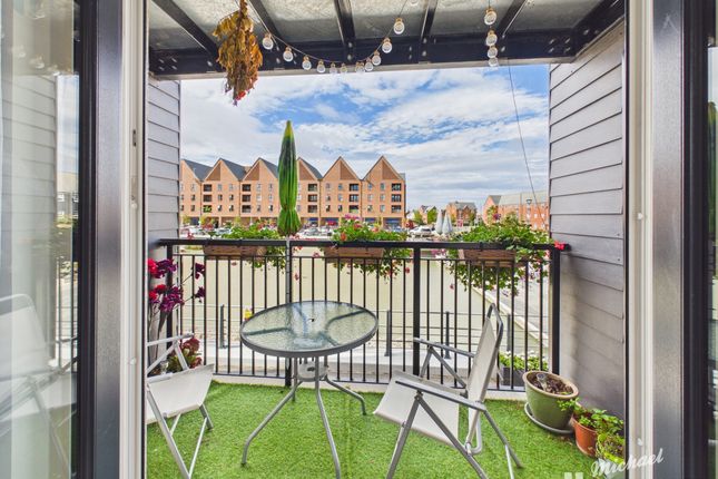 151 Kingsbrook Basin, Aylesbury photo 3
