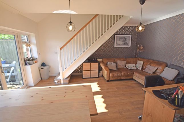 32, Gron Ffordd, Cardiff photo 4