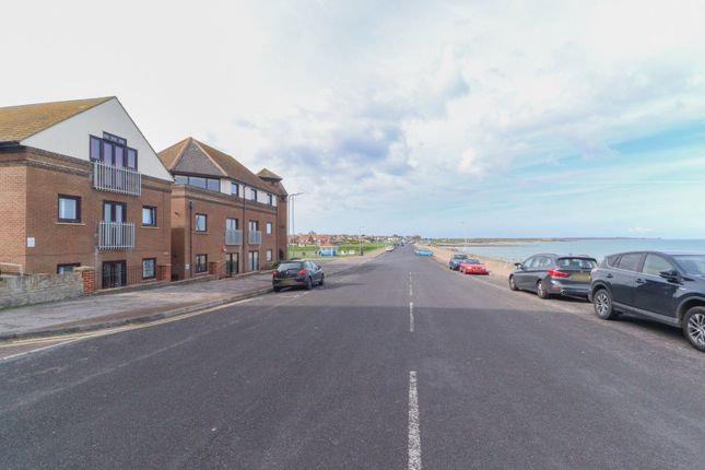 2-bed flat on Ringsloe Court, Flat 3, The Parade, Birchington, £250,000