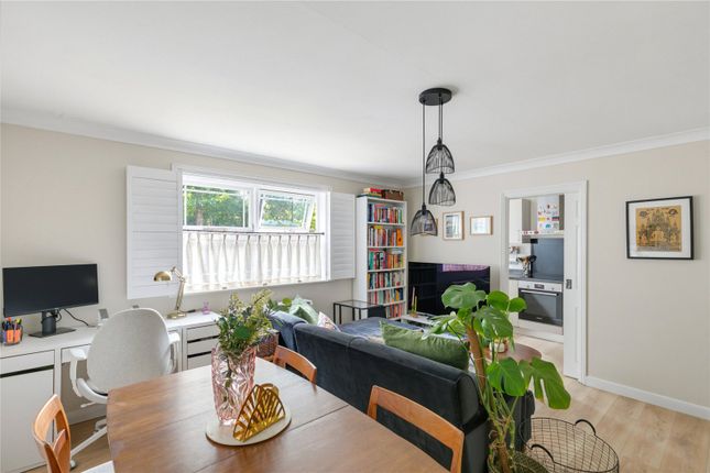 24, Nevinson Close, London photo 3
