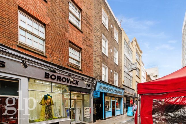 Flat to rent in Berwick Street, London