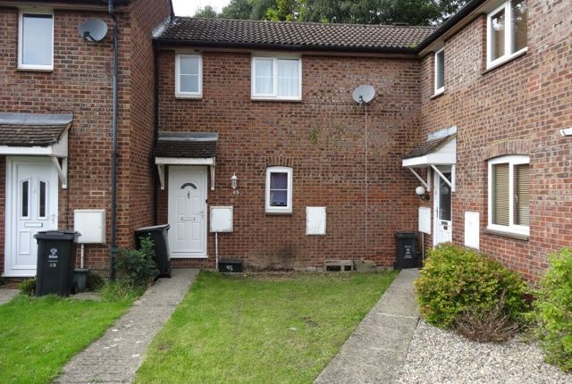 Thumbnail Terraced house to rent in Castle Dore, Swindon