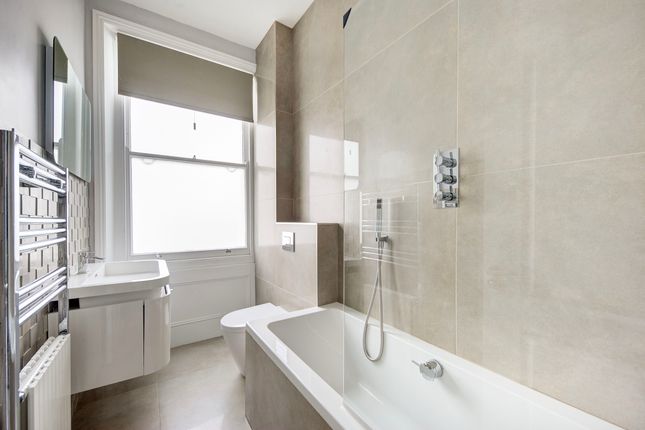 Flat for sale in Strathmore Gardens, London