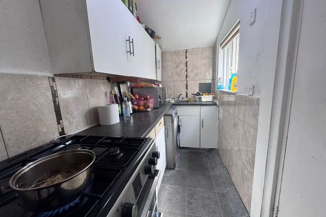 27, Bleasdale Avenue, Huddersfield photo 4
