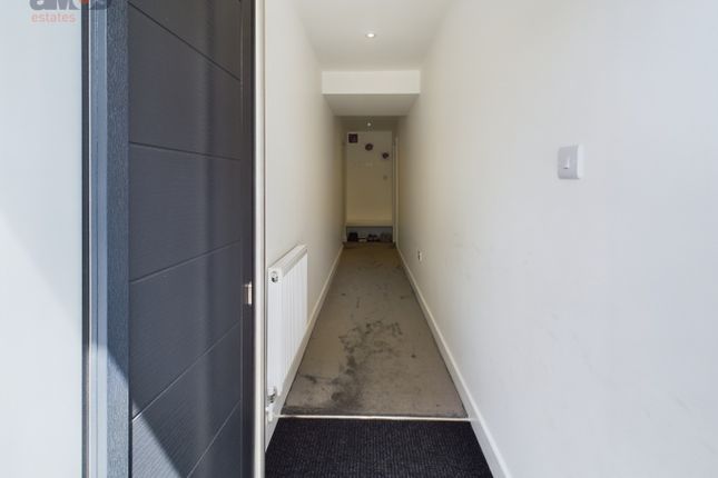 6 Aldermans Hill, Hockley, Essex photo 3