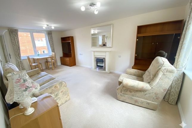 Flat 51, Stokes Lodge, 3, Park Lane, Surrey photo 2