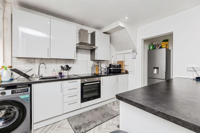 2, Westbourne Crescent, Pontefract photo 2