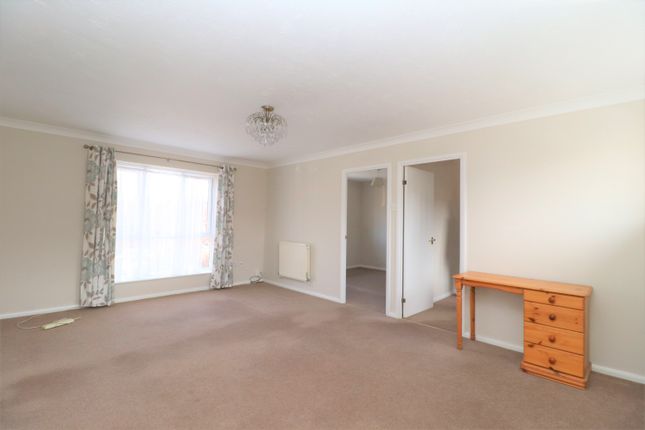 Maisonette to rent in Thistle Road, Hedge End, Southampton
