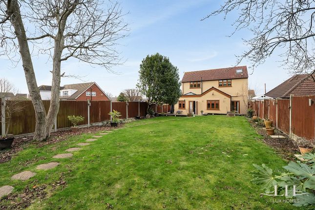 Thumbnail Detached house for sale in Hubbards Chase, Hornchurch