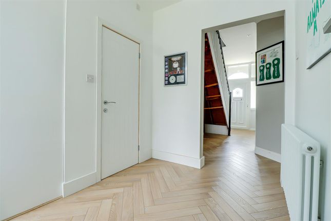 13, Olivia Drive, Leigh-on-Sea photo 4