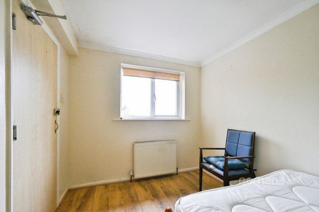 Room 3, 50, Pleydell Road, Wiltshire photo 4