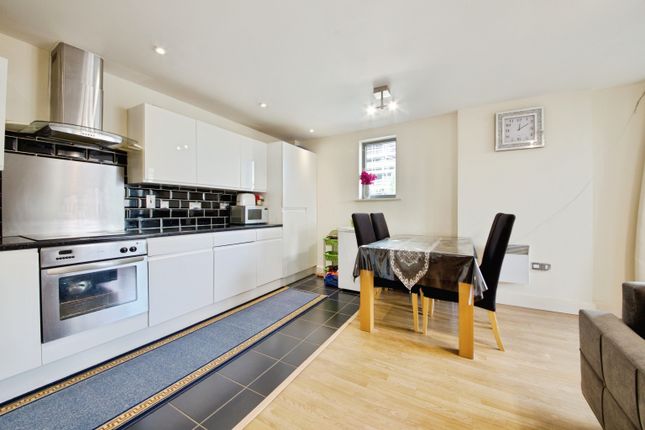 Apartment 17/Gilford House, 93 Clements Road, Ilford photo 2