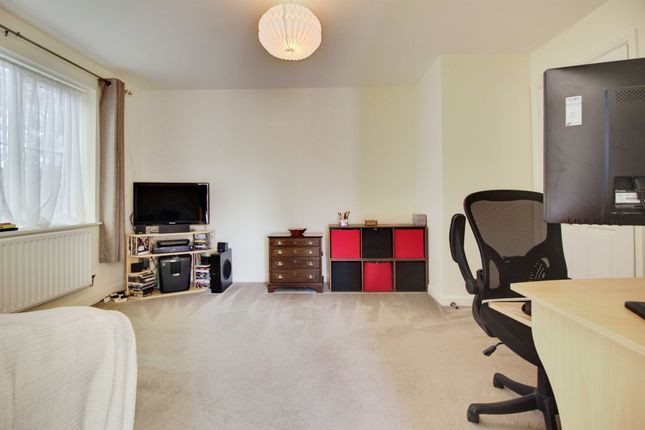 Flat 2, Willow House, 373, Howlands, Welwyn Garden City photo 2